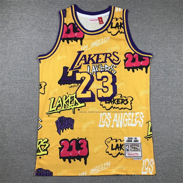 Camiseta Los Angeles Lakers LeBron James NO 23 Slap Sticker Mitchell & Ness 2018-19 Amarillo